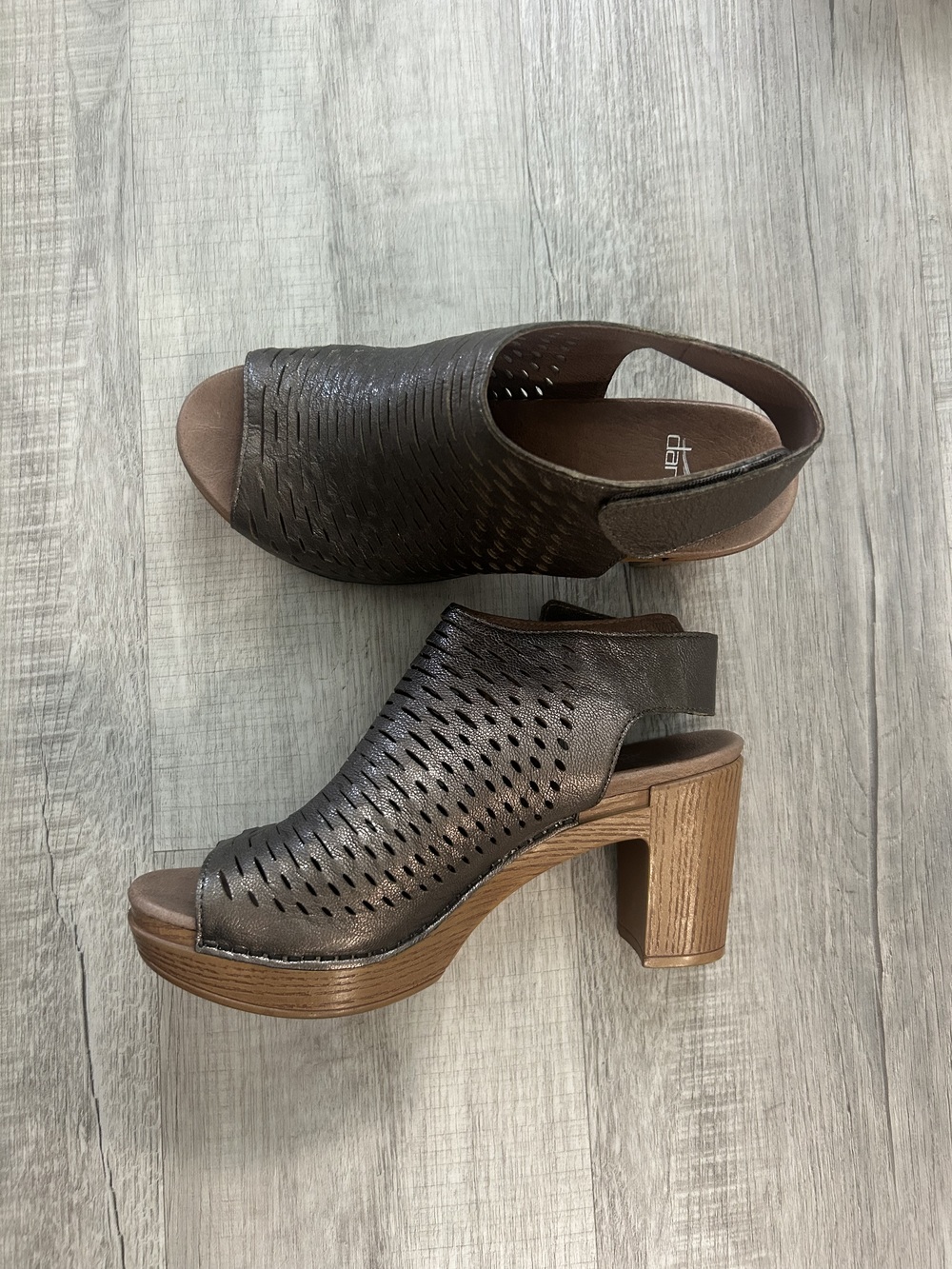 Dansko Danae Women's Sandals Pewter Metallic Leather Block Heel Size 38 EU 7.5